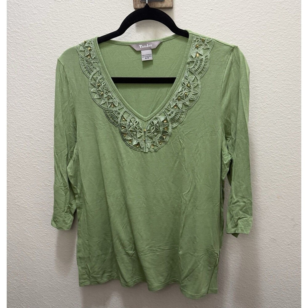 TanJay Green Embroidered V Neck Top Boho Casual 3/4 Sleeve M grandmacore NWOT